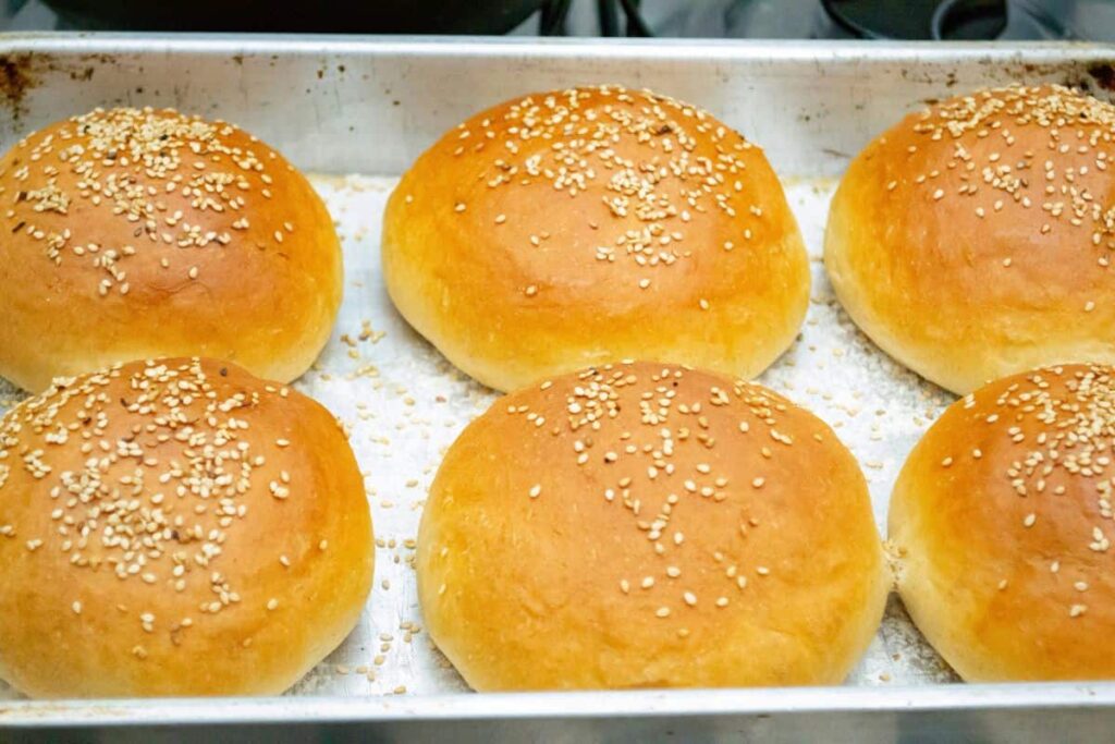 Wholesale burger buns baked fresh from Suprima frozen dough